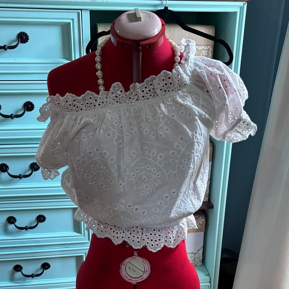 NWT White Eyelet Off-Shoulder Top (cropped) XS - Picture 1 of 1